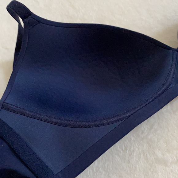 Gap Body | Favorite Seamless Wireless Convertible Bra Navy Blue (34D) - Picture 8 of 15
